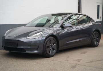 Tesla Model 3 35.471 km 25.950 &euro; Mönchengladbach 41236