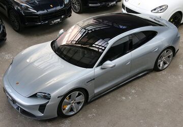 Porsche Taycan 132.552 km 65.990 &euro; Düsseldorf 40237